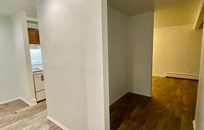 2 beds, 1 bath, 1,000 sqft, $1,295, Unit 302