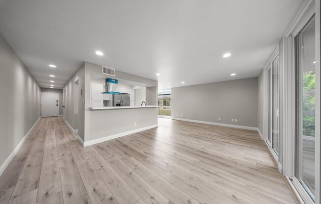 271 E San Antonio Dr.