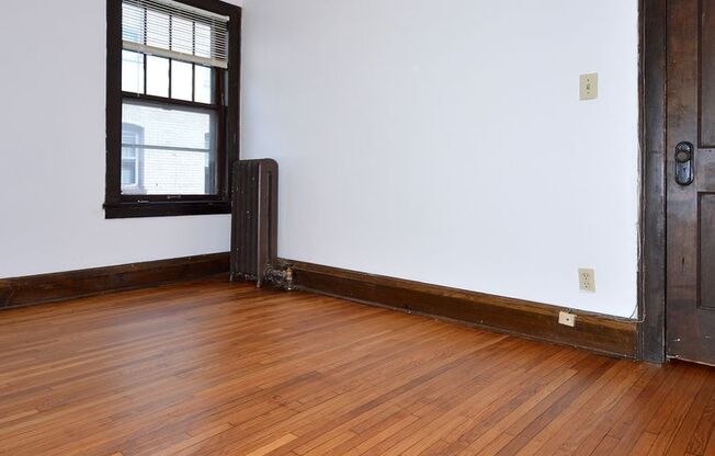 1 bed, 1 bath, 420 sqft, $940, Unit 7 - 24