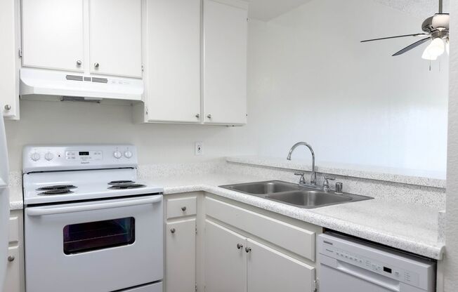 2 beds, 2 baths, 900 sqft, $2,600, Unit 415