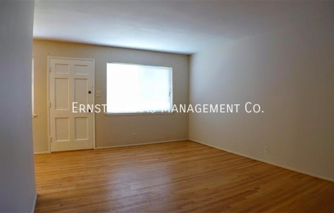 734 Linden Ave #01