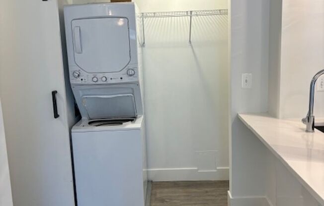 2 beds, 1 bath, $2,599, Unit 302