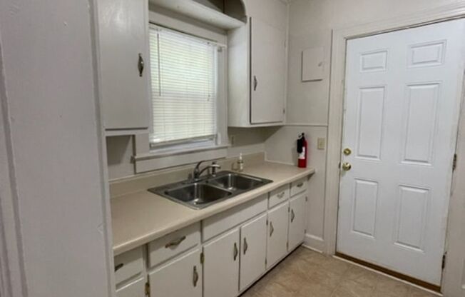 2 beds, 1 bath, $1,650