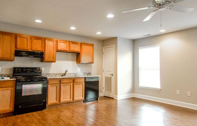 Large Apartments with Walk-In Closets, Granite Counter Tops, Washer and Dryer In Unit & Wood Floors