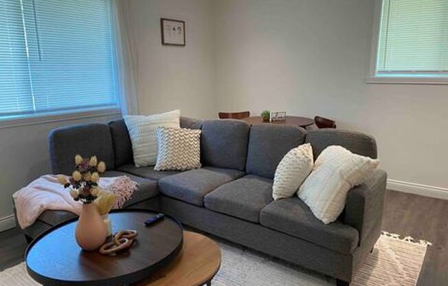 2 beds, 1 bath, 950 sqft, $1,995, Unit 3004-2