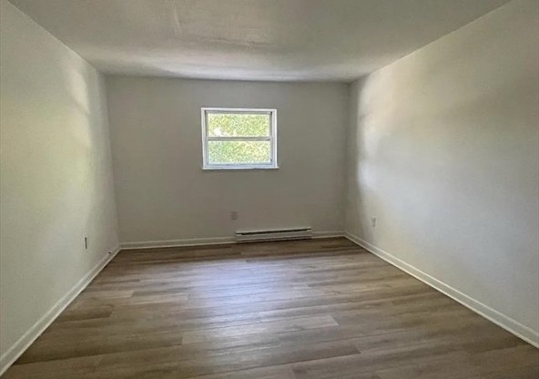 1 bed, 1 bath, 650 sqft, $2,025, Unit 32