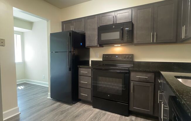 2 beds, 2 baths, 1,000 sqft, $1,975, Unit 14225 #102