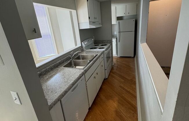 3 beds, 1 bath, 1,000 sqft, $1,395, Unit 1