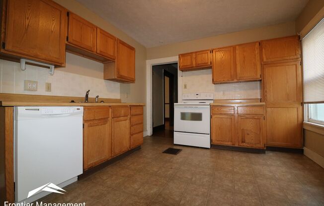 6 beds, 3 baths, $2,000, Unit 1