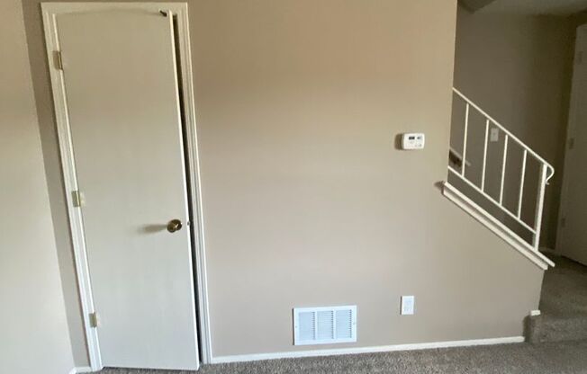 2 beds, 1 bath, 869 sqft, $1,139, Unit 2914B