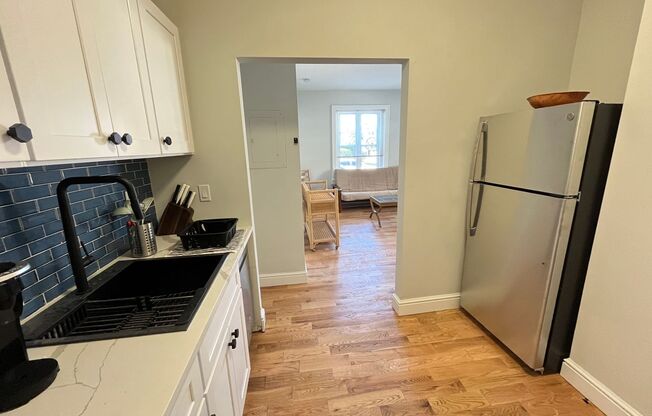 1 bed, 1 bath, $2,000, Unit 634 George 1