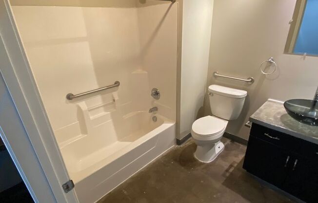 Studio, 1 bath, 438 sqft, $625, Unit 649