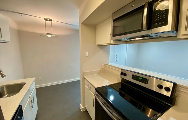 1 bed, 1 bath, 614 sqft, $900