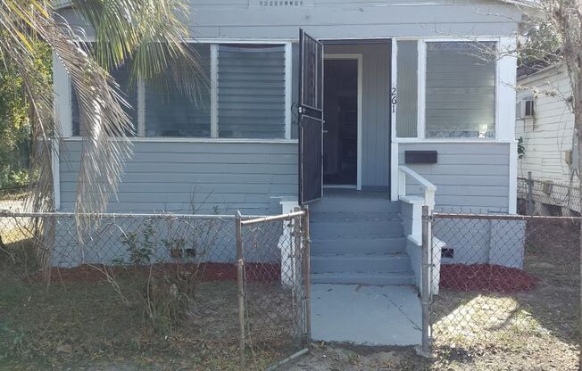 3/1 Single Family Home Available now! 32204