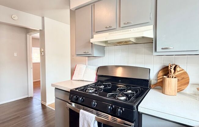 1 bed, 1 bath, 650 sqft, $925, Unit 2827-E