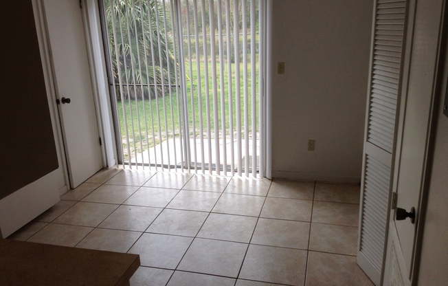 Convenient 2 Bedroom Townhome Near UCF & Full Sail – Available Now!