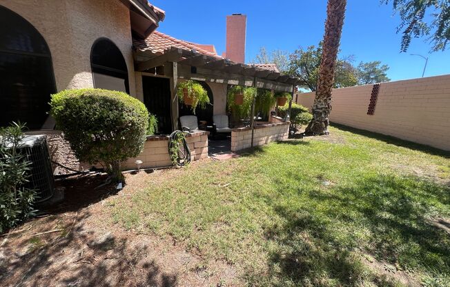 A Fabulous 2 Bedroom Single story Townhome Close to UNLV and Airport