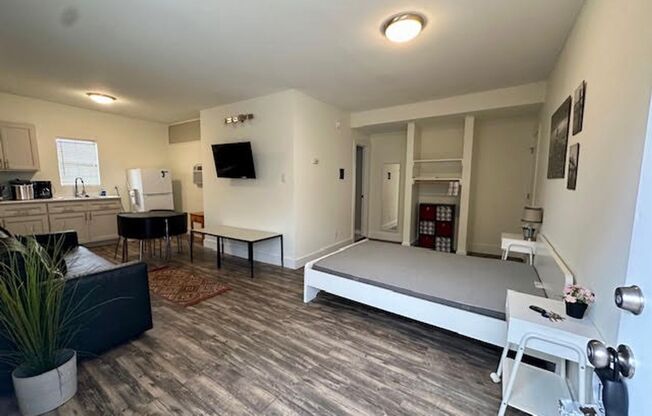 1 bed, 1 bath, $900, Unit Unit A