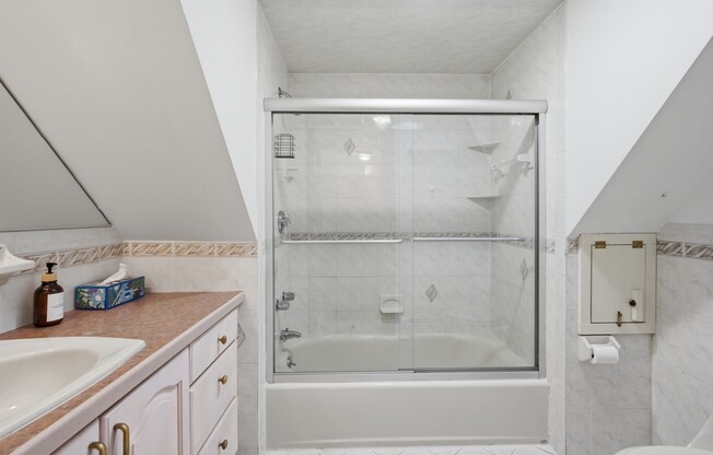 2 beds, 1.5 baths, 1,200 sqft, $2,600, Unit 2