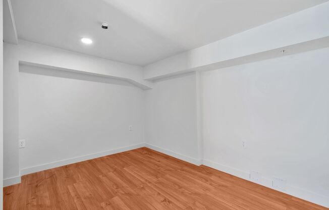 Studio, 1 bath, 405 sqft, $1,945, Unit 665