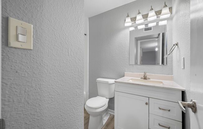 2 beds, 1 bath, 740 sqft, $1,395, Unit 211