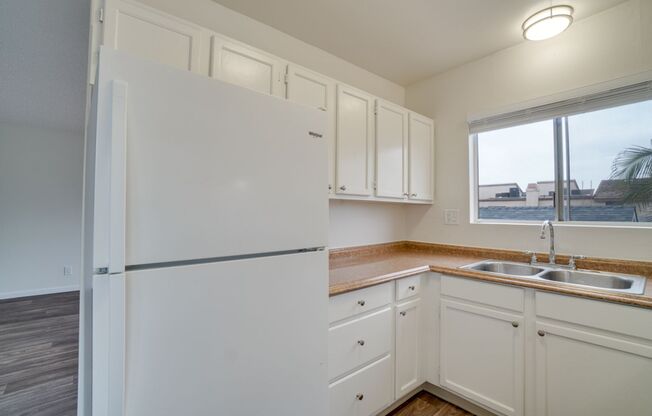 1 bed, 1 bath, $2,300, Unit 7