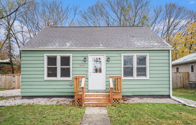 New Remodeled 3bed 1 bath home in Kalamazoo! Ask about our Deposit Free Leasing!!