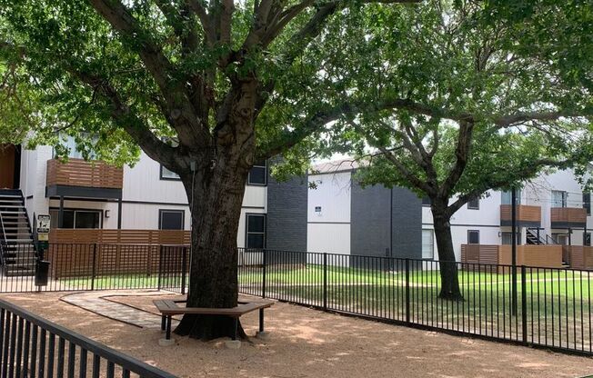 2 beds, 1 bath, 743 sqft, $1,500, Unit 17