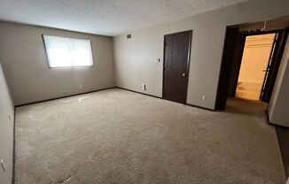 2 beds, 1 bath, $950, Unit 4