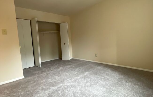 2 beds, 2 baths, 1,000 sqft, $1,950, Unit 14210 #204