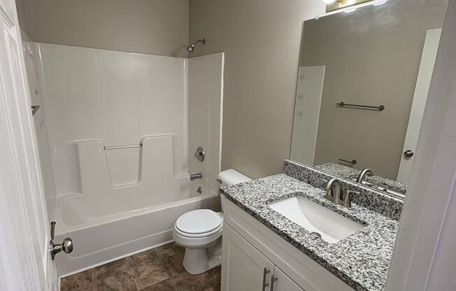 2 beds, 1.5 baths, 900 sqft, $1,095, Unit 652 09