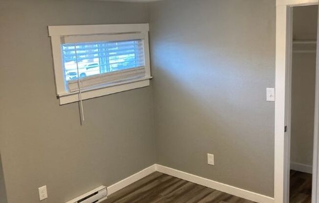 3 beds, 1 bath, 650 sqft, $1,445, Unit 1213 - 09