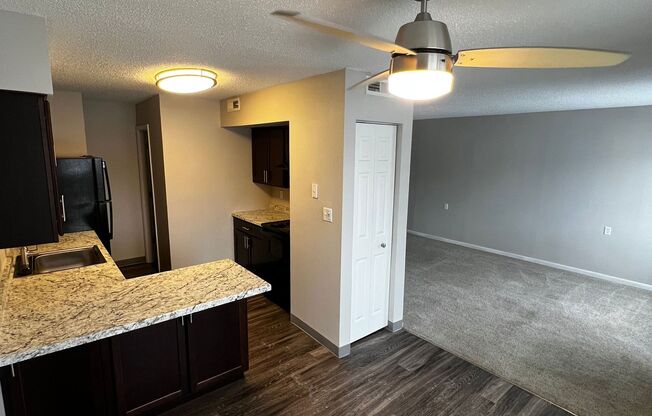 2 beds, 1.5 baths, 902 sqft, $1,460, Unit 4-009