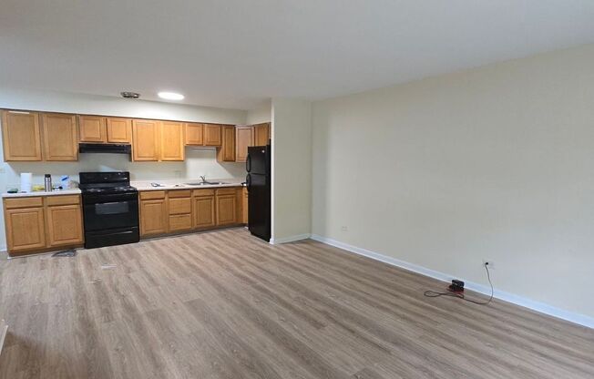 345 N Laverne Ave