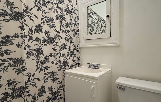 Studio, 1 bath, 450 sqft, $1,395, Unit Unit 104