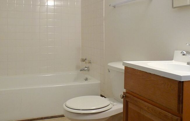 1 bed, 1 bath, 410 sqft, $940, Unit 9 - B3