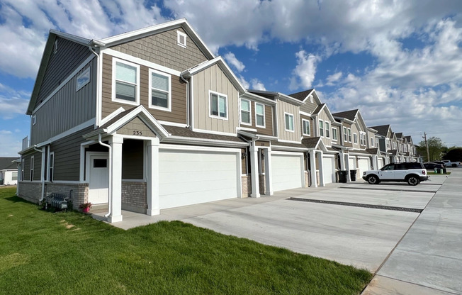 3 beds, 2.5 baths, 1,602 sqft, $2,295, Unit Building 04- 3697 W 200 N