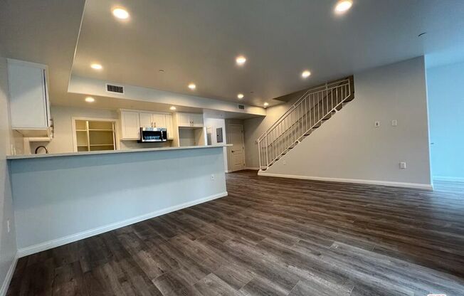 3 beds, 2.5 baths, 1,800 sqft, $3,950, Unit 3