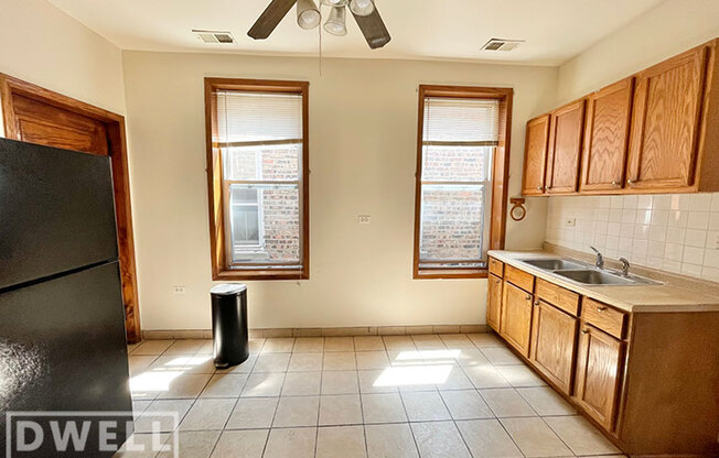 1620 W 38 ST
