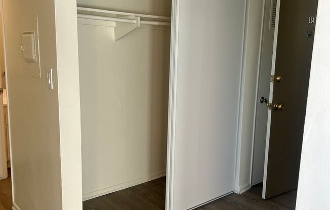 1 bed, 1 bath, $2,000, Unit 218