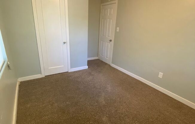 2 beds, 1 bath, $1,090