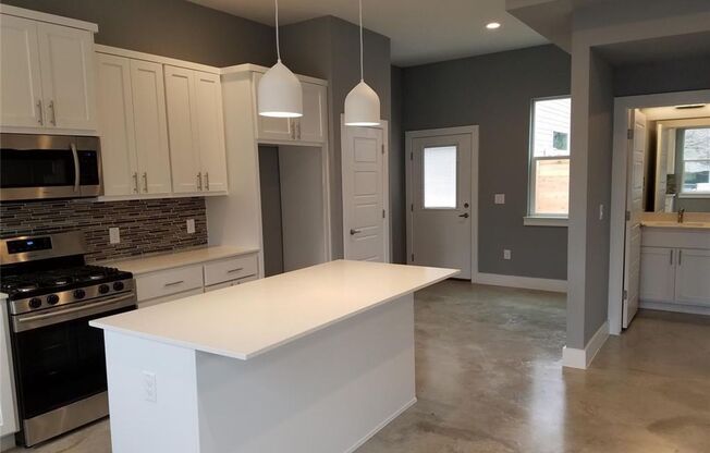 2 Bed 2.5 Bath Montopolis area