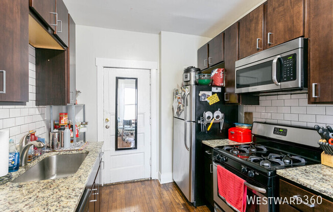 1662 W FARWELL AVE
