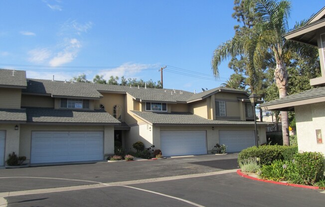 3 beds, 2.5 baths, $4,350, Unit # 11