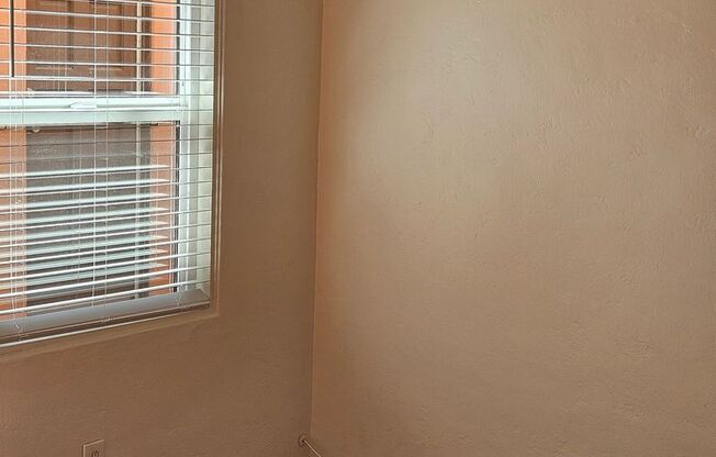 Cute 1BR in Golden Hill with $595.00 MOVE_IN SPECIAL