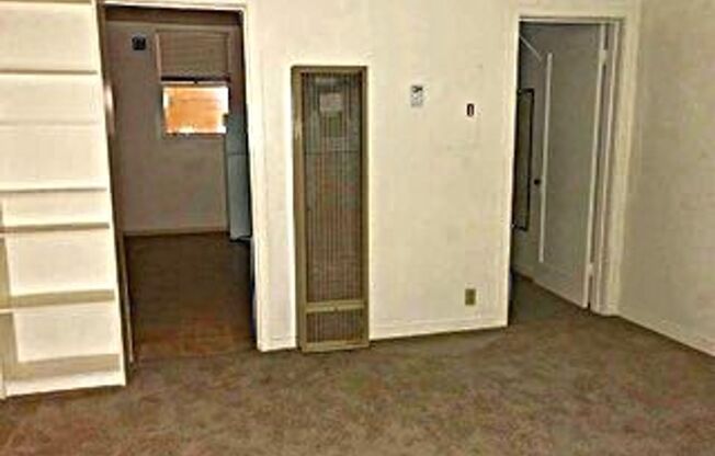 Nice studio apartment with modern fixtures and appliances