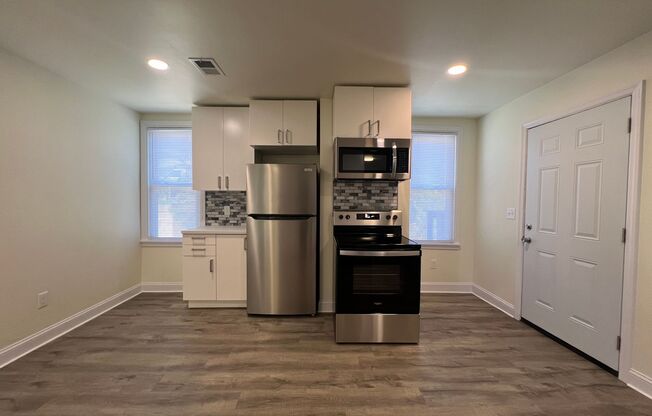 2 beds, 1 bath, $1,295, Unit Floor 2