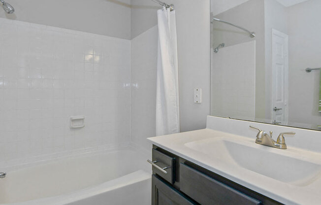 Avalon-Peaks-Apartments-Apex-NC-Bathroom