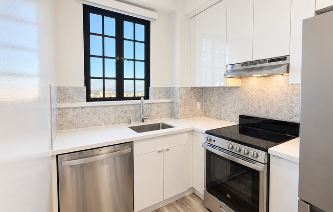555 BUENA VISTA AVE W