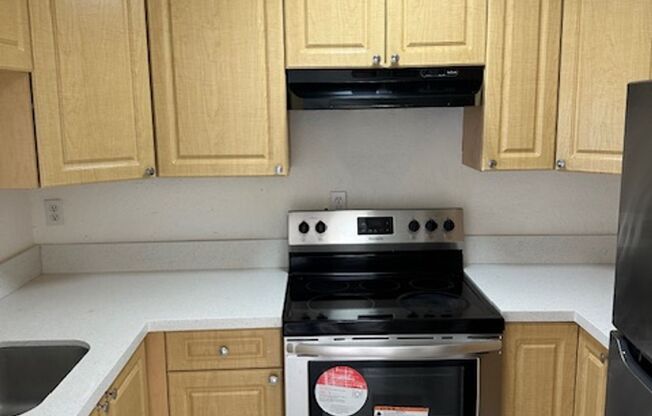 1095 W 77 St Hialeah, FL 33014